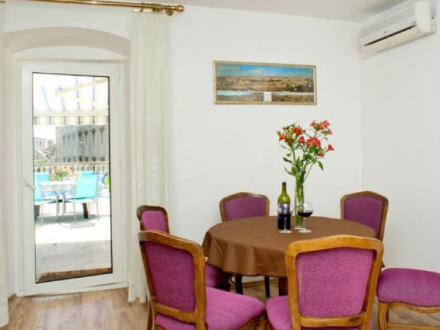 Split,Croatia,2 Bedrooms Bedrooms,1 BathroomBathrooms,Apartment,1126