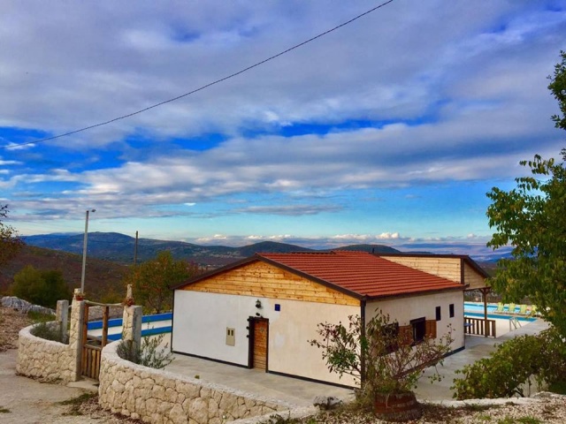 Split,CROATIA,5 Bedrooms Bedrooms,2 BathroomsBathrooms,Villa,1015
