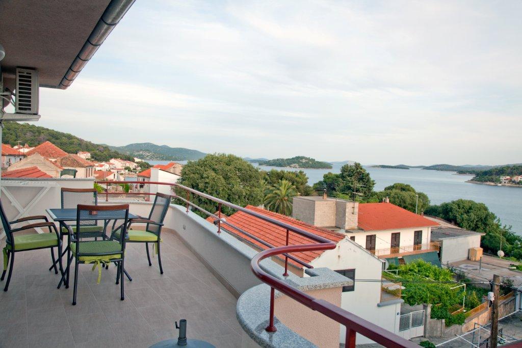 Tisno,Croatia,2 Bedrooms Bedrooms,1 BathroomBathrooms,Apartment,1040